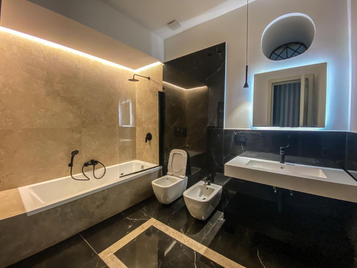 Arthouse Lady Marys Tribunali Luxury Suite Napoli Bagian luar foto