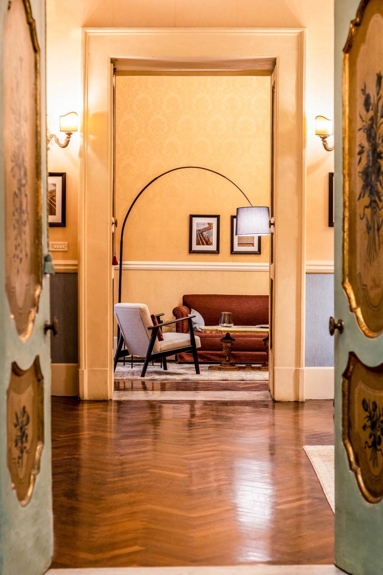 Arthouse Lady Marys Tribunali Luxury Suite Napoli Bagian luar foto