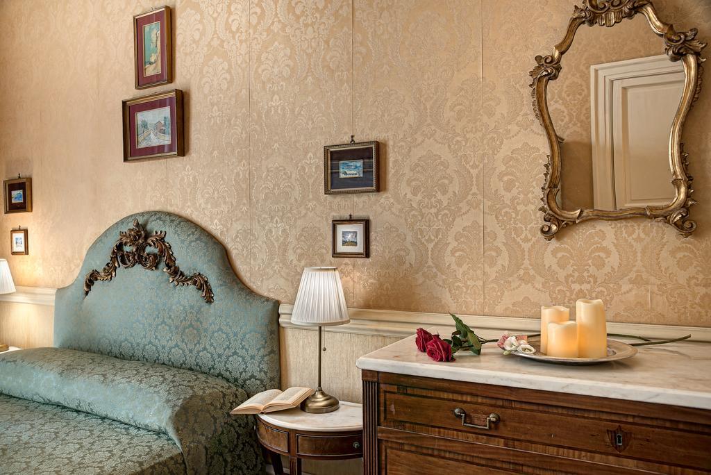Arthouse Lady Marys Tribunali Luxury Suite Napoli Bagian luar foto
