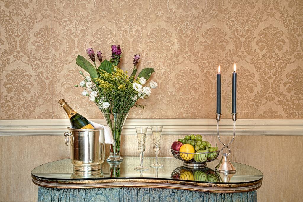 Arthouse Lady Marys Tribunali Luxury Suite Napoli Bagian luar foto